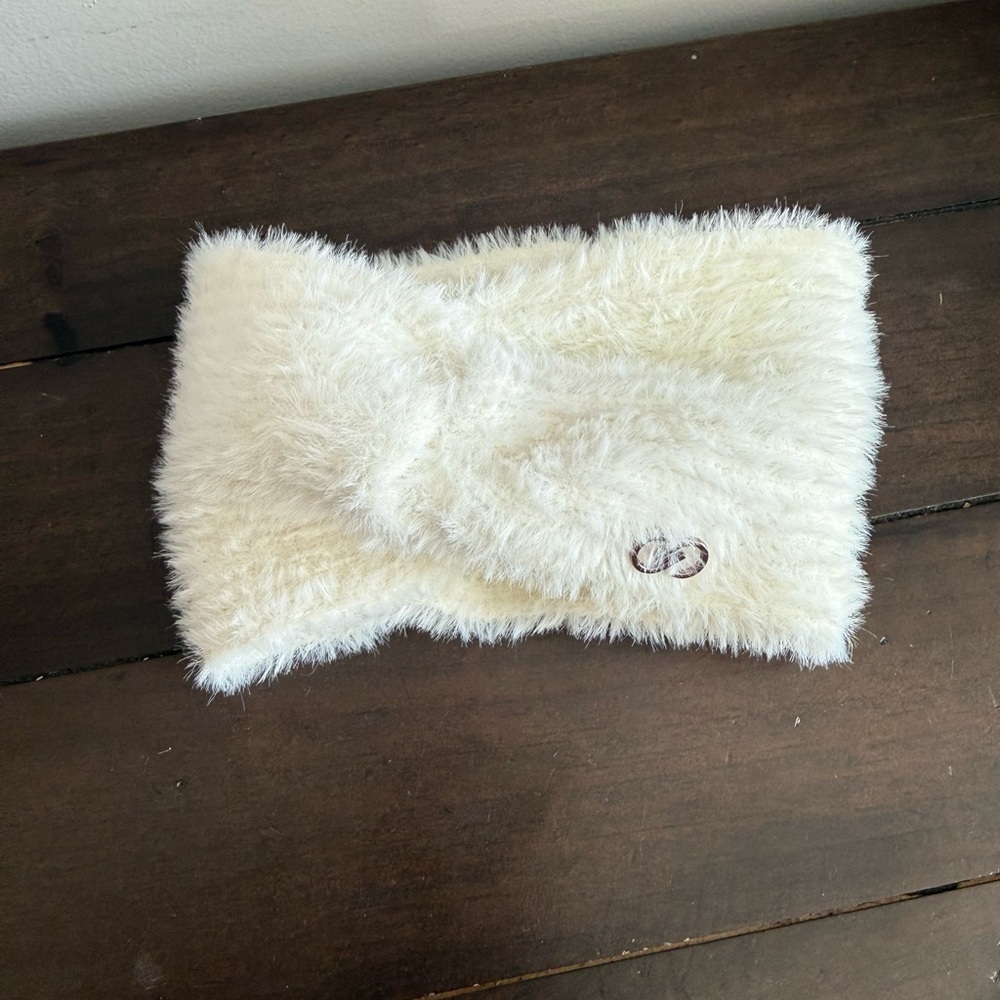 Calia by Carrie Underwood Faux Fur Ear Warmer Headband Cream Cozy Winter